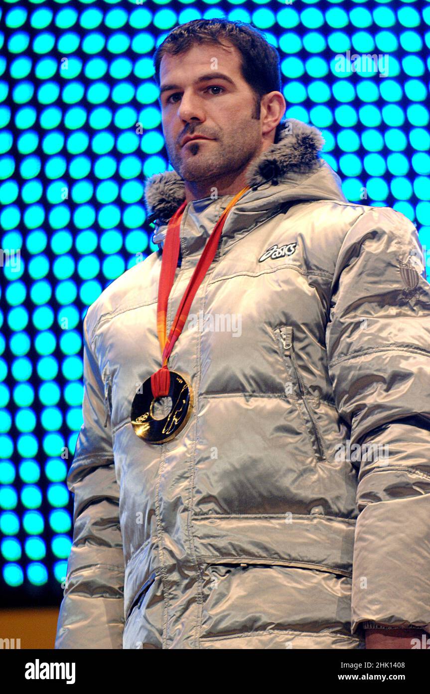 Turin Italien 2006-02-12: Olympische Winterspiele 2006 in Turin, Siegerehrung des Rennrodeln-Wettbewerbs, Armin Zöggeler , Italien, Goldmedaille Stockfoto