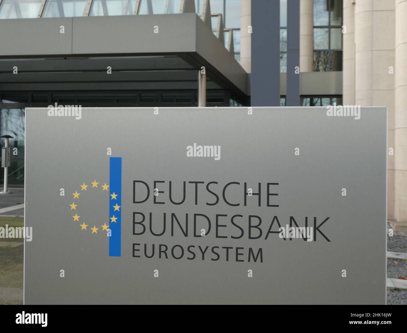 Köln, Deutschland. 23rd Januar 2022. Unterzeichnen des Eurosystems der Deutschen Bundesbank in der Kölner Niederlassung - die Deutsche Bundesbank ist die Zentralbank der Bundesrepublik Deutschland.Quelle: Horst Galuschka/dpa/Alamy Live News Stockfoto