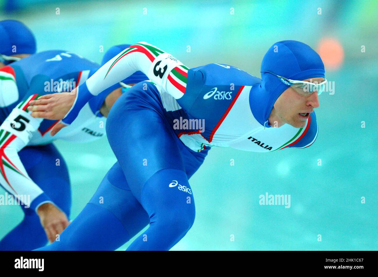 Turin Italien 2006-02-16: Turin 2006 Olympische Winterspiele, Eisschnelllauf-Wettbewerb, Matteo Anesi, Enrico Fabris und Ippolito Sanfratello, während des Rennens. Goldmedaille in Italien Stockfoto