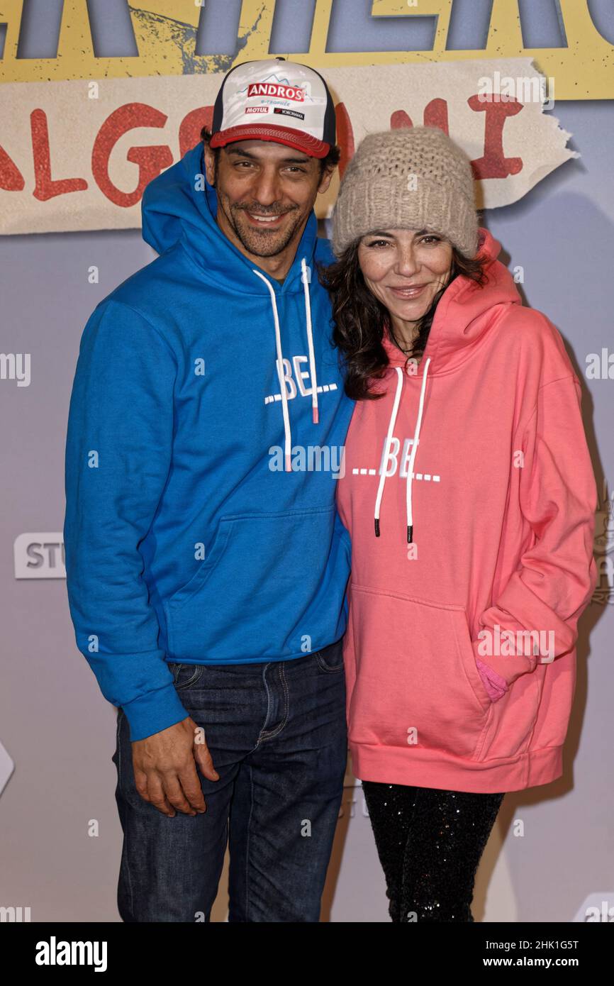 Paris, Frankreich. 31st Januar 2022. Tomer Sisley und Sandra Zeitoun de Matteis besuchen die SUPERHELDEN MALGRE LUI Premiere von Philippe Lacheau. Stockfoto