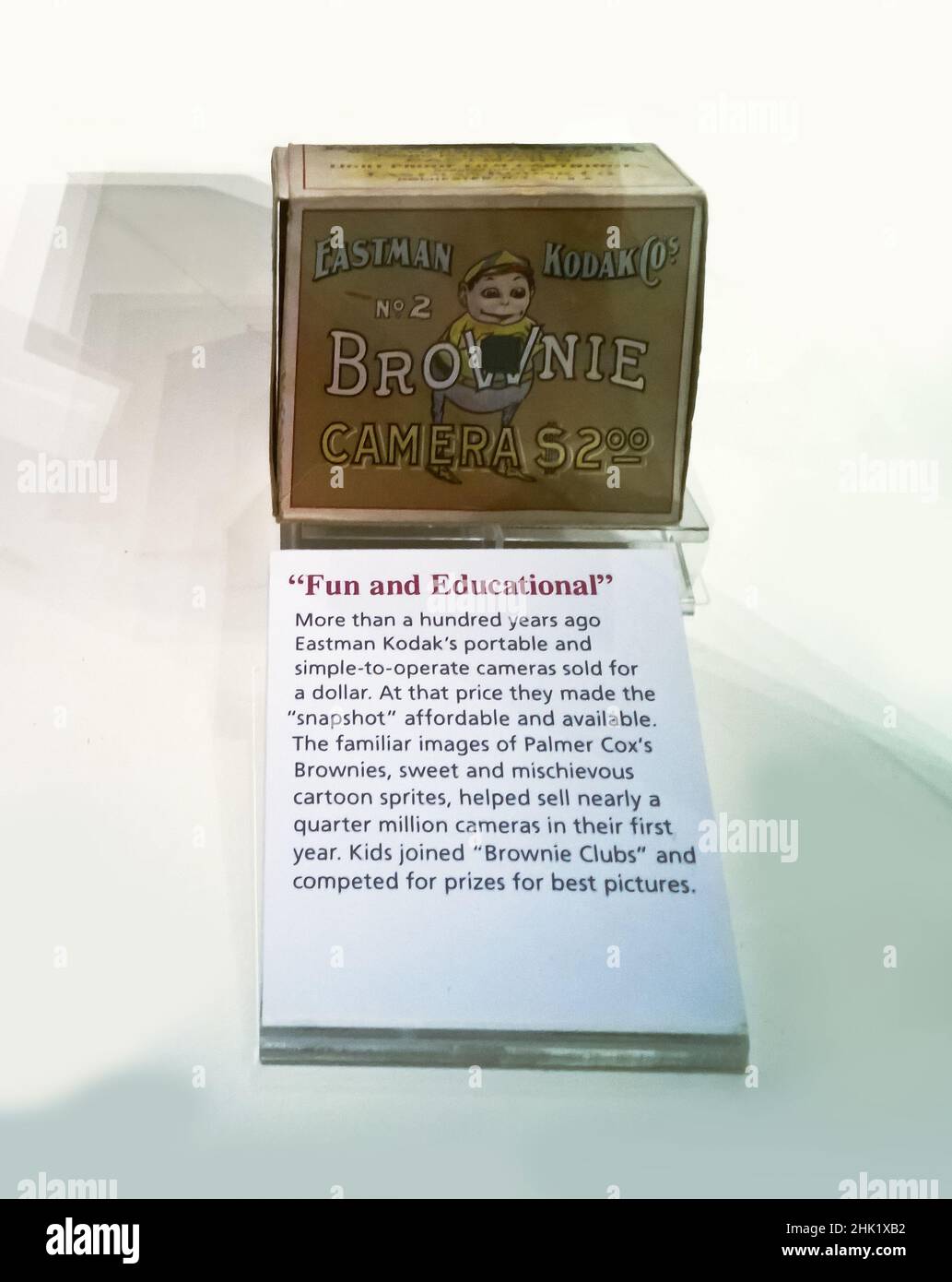 Rochester, New York, USA. 16. Dezember 2021. Kodak Brownie Camera, Anfang des 20th. Jahrhunderts, ausgestellt im Strong National Museum of Play in Rochester, Stockfoto