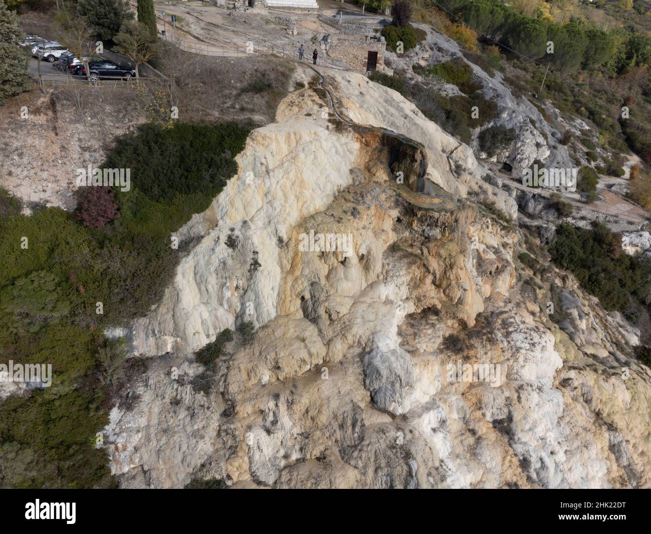 Kostenlose Thermalquellen und Schwimmbad im Naturpark Dei Mulini, Bagno Vignoni, Toskana, Italien im Herbst Stockfoto