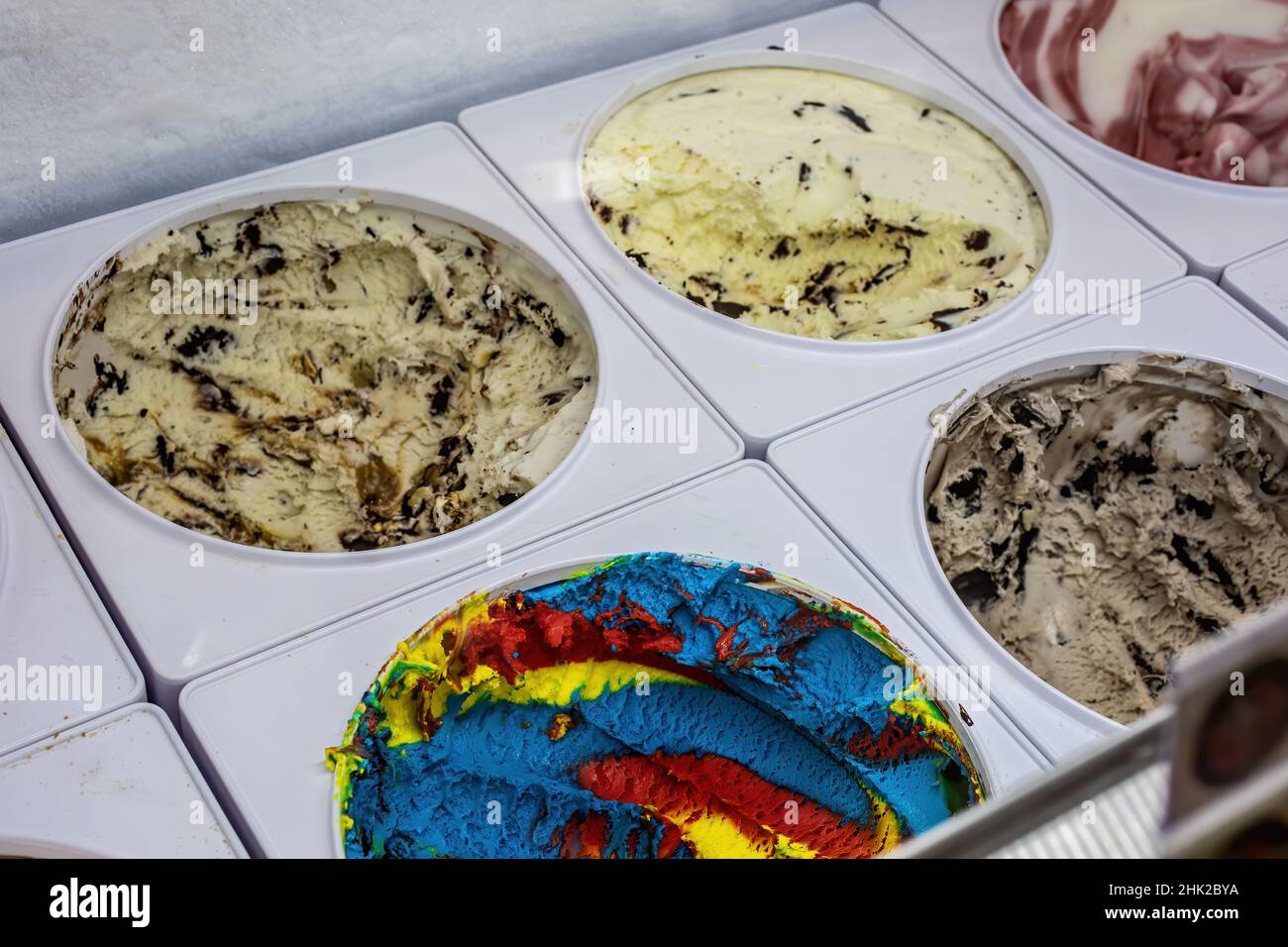 Eisdielen zum Verkauf in einem Eisdiele, Valley Sweets Ice Cream and Candy, in St. Croix Falls, Wisconsin, USA. Stockfoto