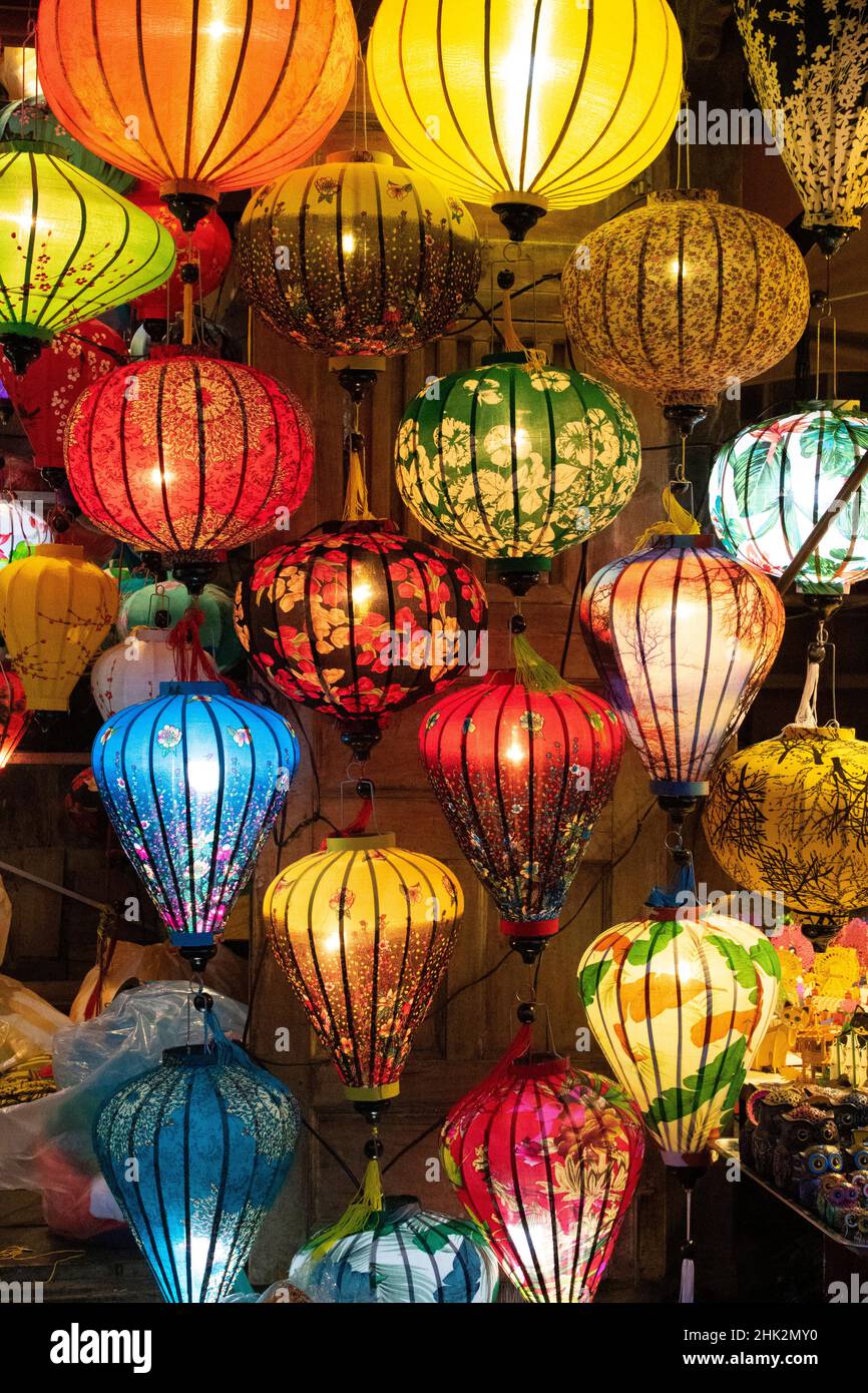 Vietnam. Bunte Lampen zum Verkauf. Stockfoto