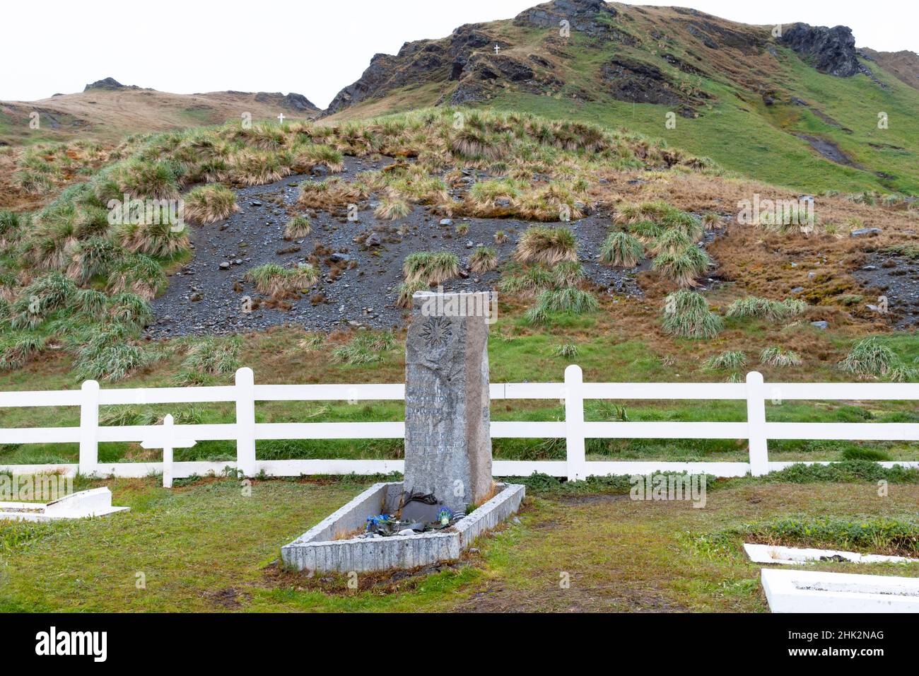 Südsee, Südgeorgien, King Edward Cove, Grytviken, Grytviken Walfangstation. Sir Ernest Shackletons Grabstätte auf dem Friedhof von Grytviken Stockfoto