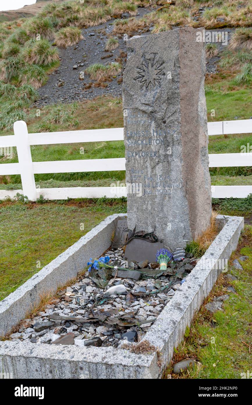 Südsee, Südgeorgien, King Edward Cove, Grytviken, Grytviken Walfangstation. Sir Ernest Shackletons Grabstätte auf dem Friedhof von Grytviken Stockfoto