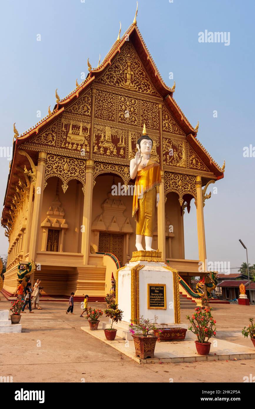 Buddha-Statue in Pha, die Luang (großer Stupa in Lao) ist eine buddhistische Stupa, Vientiane, der Hauptstadt von Laos, Südostasien Stockfoto