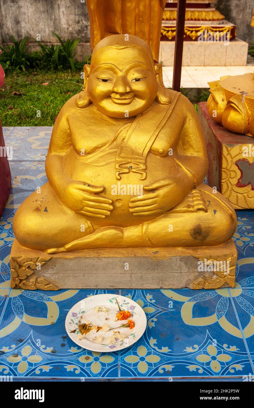 Buddhistische Statuen um Pha, die Luang, (große Stupa in Lao) ist eine buddhistische Stupa, Vientiane, der Hauptstadt von Laos, Südostasien Stockfoto