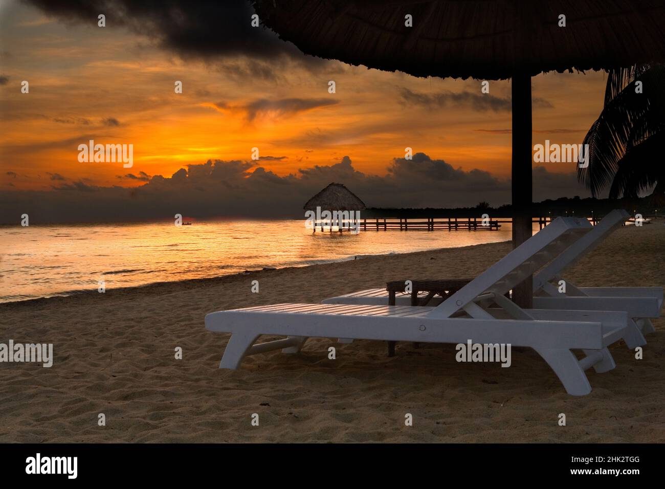 Belize. Sonnenaufgang über dem Karibischen Ozean. Stockfoto