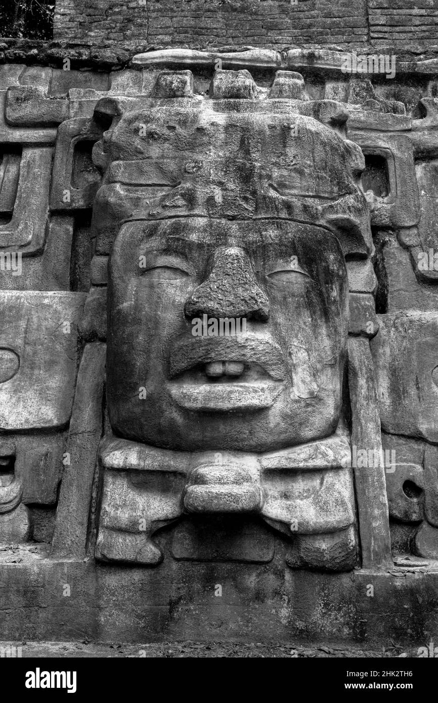 Belize, Mittelamerika. Ruine Des Maya-Tempels. Maskentempel. Lamanai. Datiert von AD 625. Stockfoto