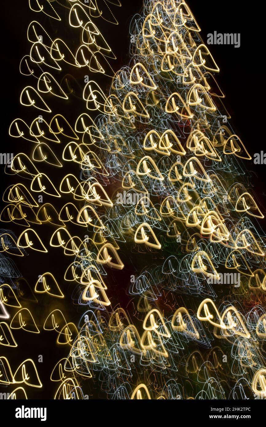 USA, Arizona, Buckeye. Abstrakte Bewegung des Weihnachtsbaums in der Nacht. Stockfoto