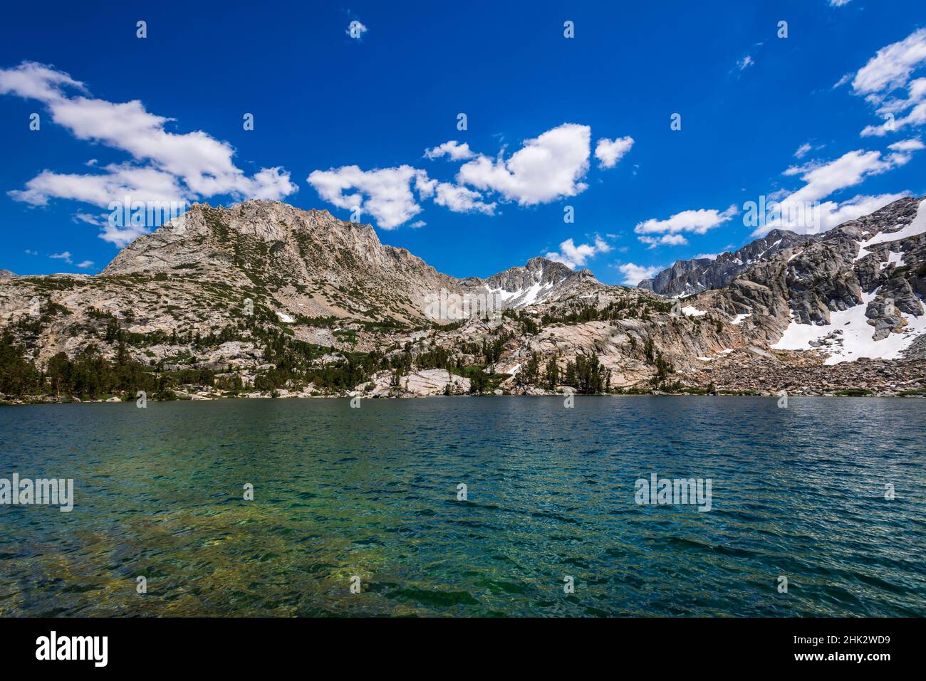 Treasure Lake unter der Sierra Crest, John Muir Wilderness, Sierra Nevada Mountains, Kalifornien, USA. Stockfoto