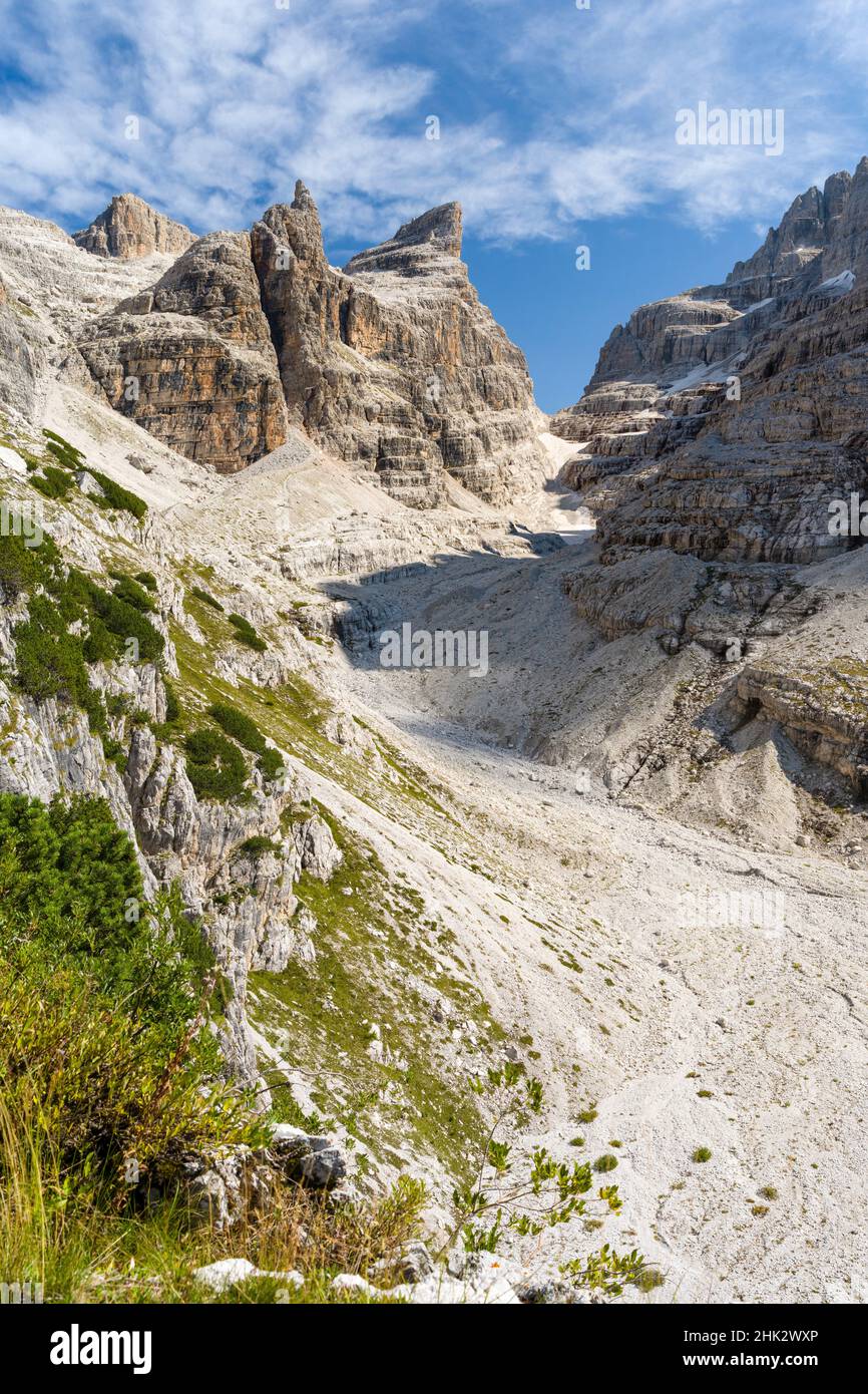 Bocca del Tuckett und Cima Sella. Die Brenta-Dolomiten, UNESCO-Weltkulturerbe. Italien, Trentino, Val Rendena Stockfoto