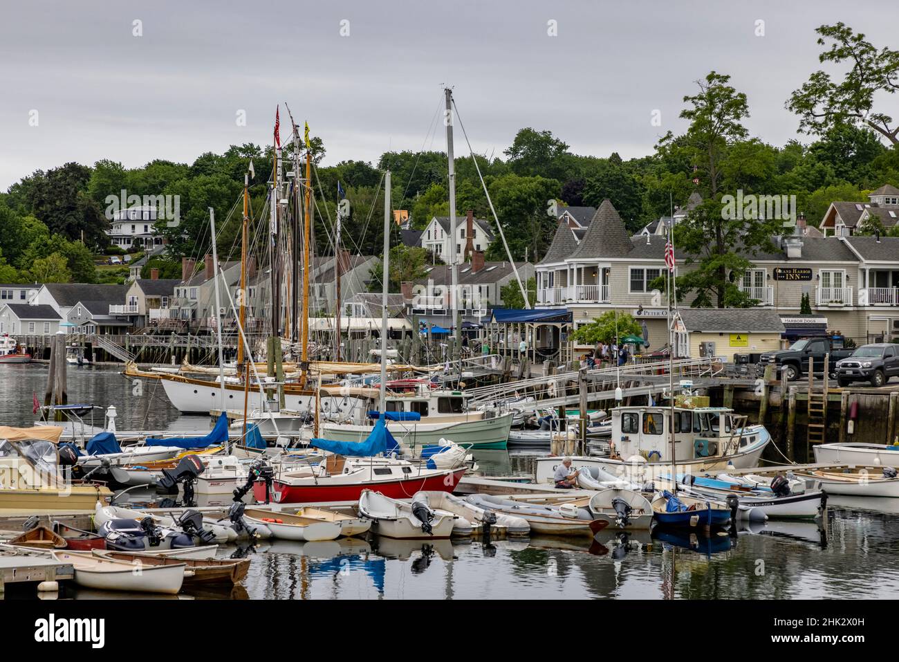 Boote im Hafen in Camden, Maine, USA Stockfoto
