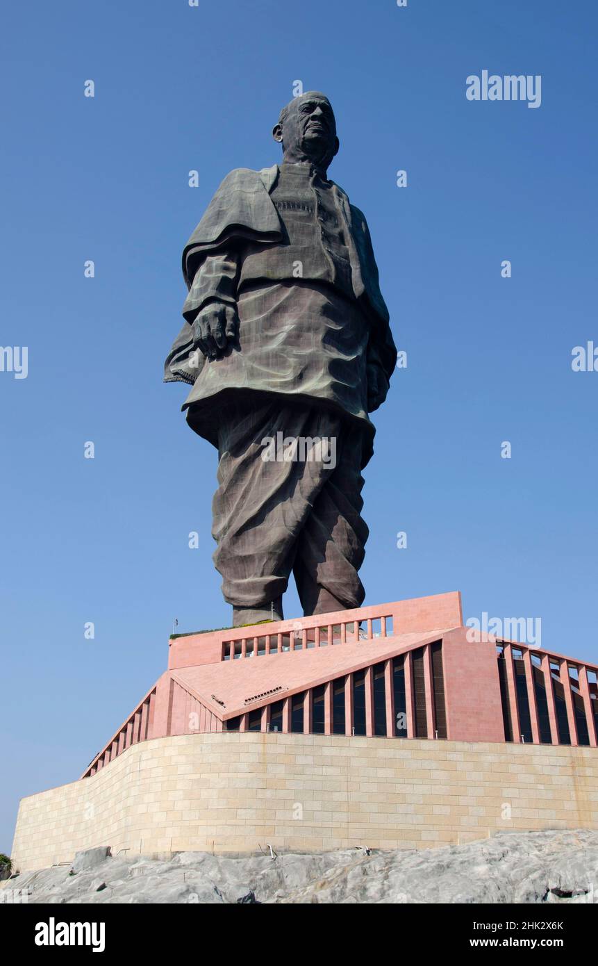 Statue der Einheit von Vallabhbhai Patel am Ufer des Flusses Narmada. Die höchste Statue der Welt ist 182 Meter (597 Fuß) hoch. Kevadiya-Kolonie, Gujarat, Indi Stockfoto