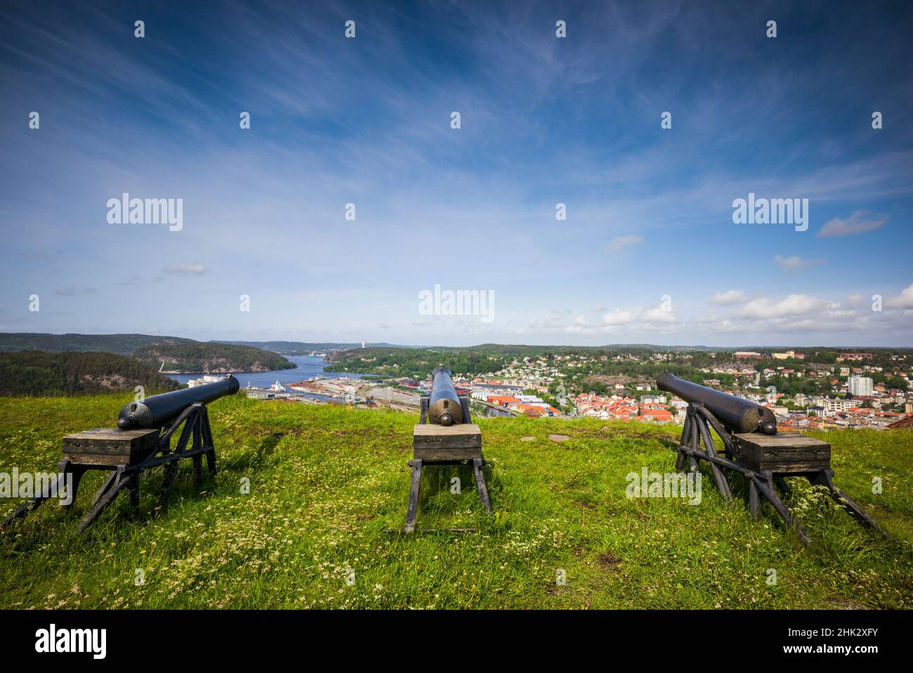 Norwegen, Ostfold County, Halden, Stadtansicht von der Festung Fredriksten mit historischen Kanonen Stockfoto