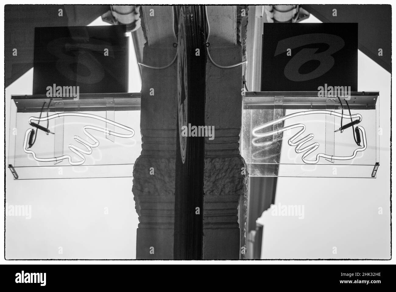 Schweden, Vastragotland und Bohuslan, Gothenburg, Neon Hands Stockfoto