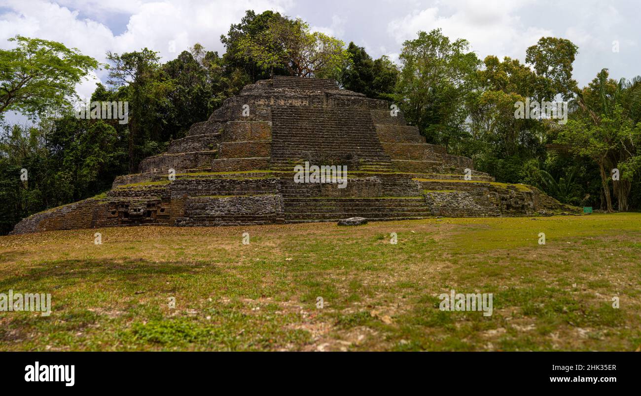 Belize, Mittelamerika. Ruine Des Maya-Tempels. Jaguar Tempel. Lamanai. Datiert von AD 625. Stockfoto