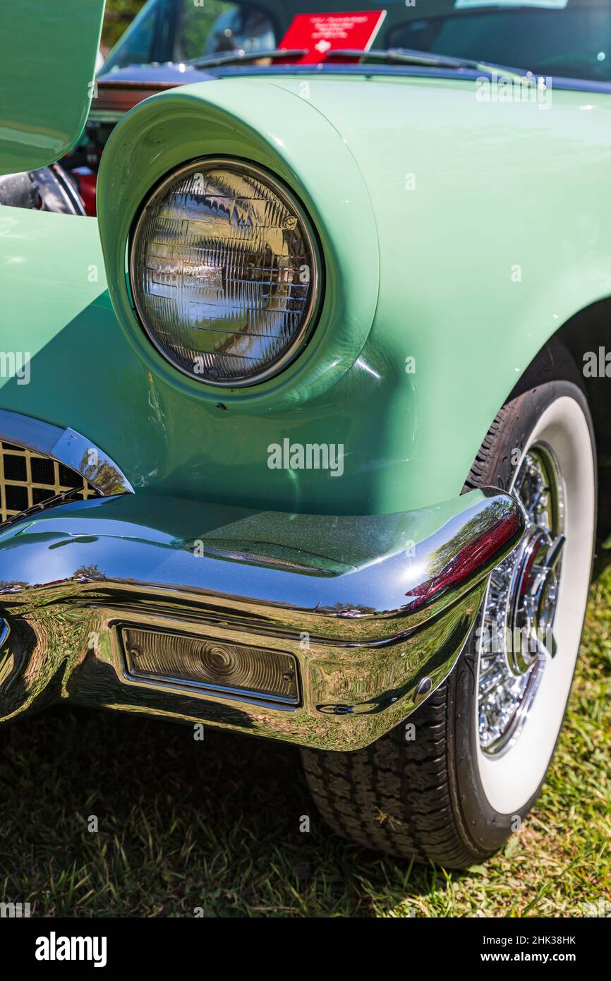 Marble Falls, Texas, USA. Vintage Ford Thunderbird in Seemautschgrün. (Nur Für Redaktionelle Zwecke) Stockfoto