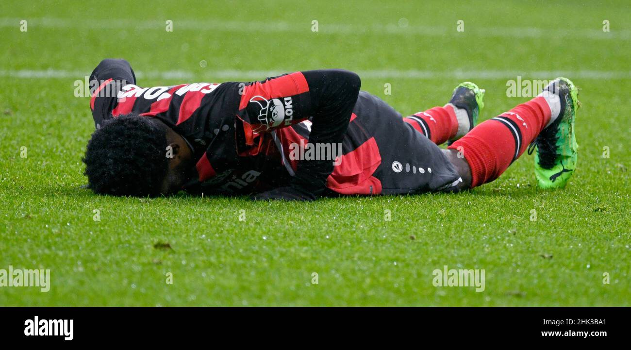 BayArena Leverkusen Deutschland, 22,1.2022, Fußball: Bundesliga-Saison 2021/22, Spieltag 20, Bayer 04 Leverkusen (B04, rot) gegen FC Augsburg (FCA, weiß) - Jeremie Frimpong (B04) Stockfoto