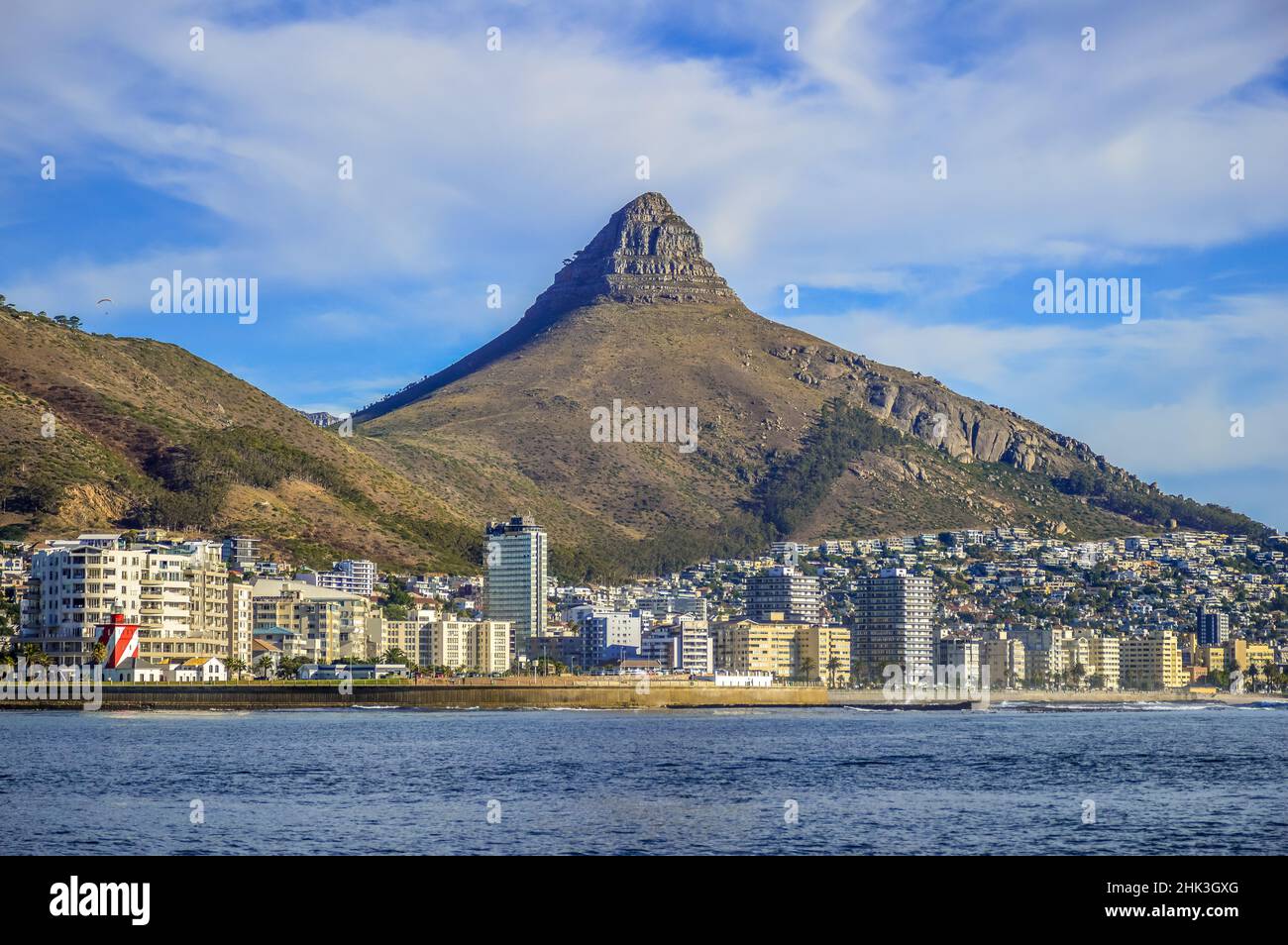 Löwenkopf und Signalhügel entlang der Atlantikküste in Kapstadt Südafrika Stockfoto