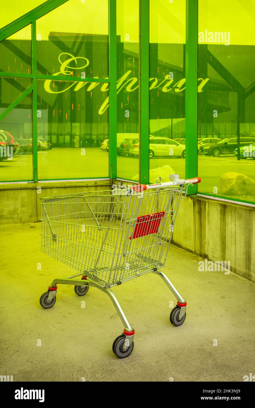 Schweden, Scania, Malmö, Emporia Einkaufszentrum, Warenkorb Stockfoto