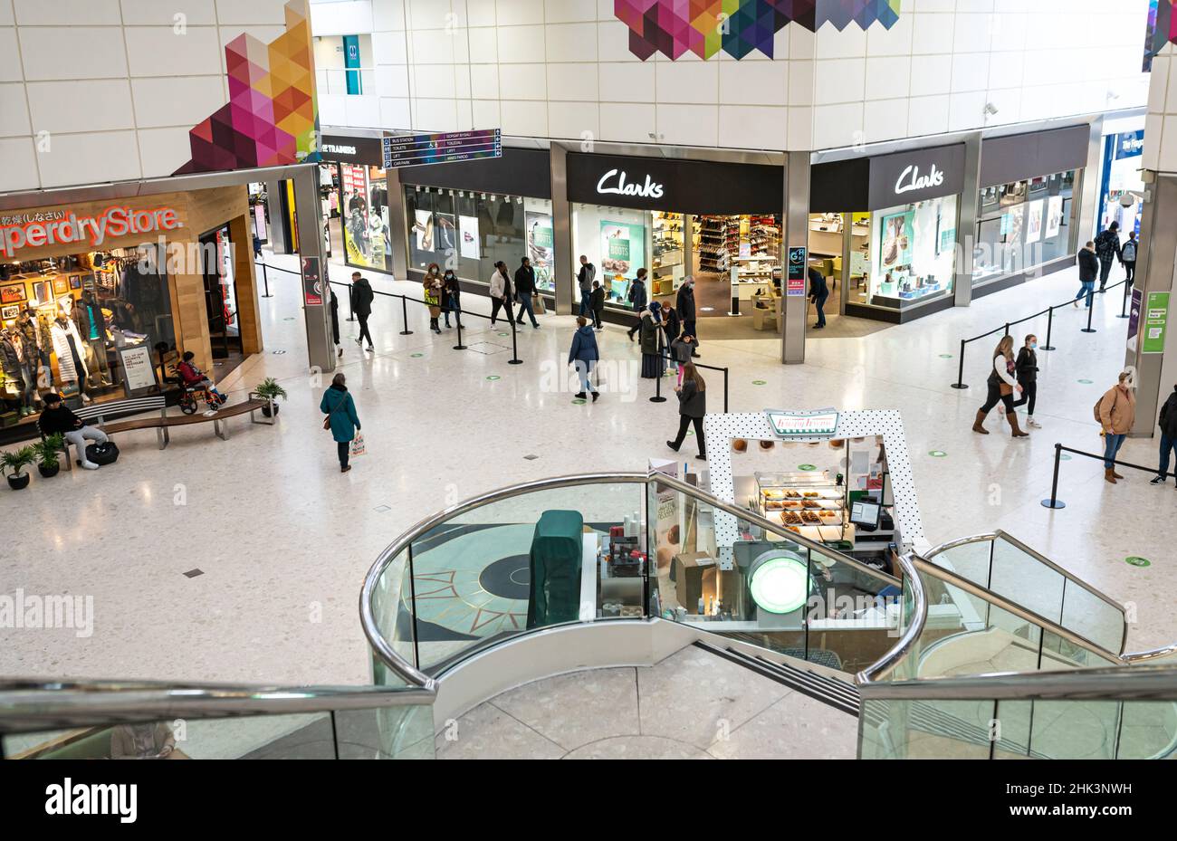 Das Quadrant Shopping Center im Inneren. Swansea, South Wales, Vereinigtes Königreich - 16. Januar 2022 Stockfoto