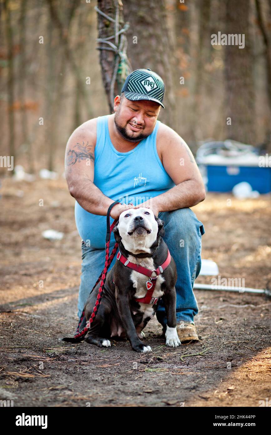 Die Zeltstadt in Lakewood, NJ, hat rund 70 Einwohner. Aus allen Gesellschaftsschichten leben die Bewohner am Rande und versuchen mit Spenden, allen Ansprüchen und Einfallsreichtum zuzuzuzuzuzukommen. Stockfoto