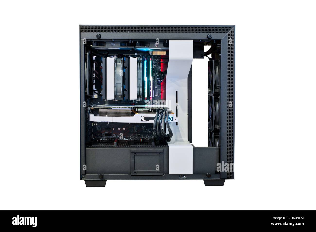 Öffnen Sie den Desktop-PC auf der Kühlversion ändern, und die LED-RGB-Beleuchtung zeigt den Status bei der Arbeit an, isoliert auf weißem Hintergrund Stockfoto