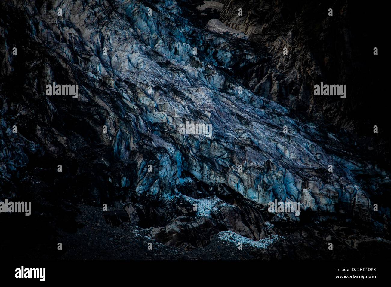 Experten haben gewarnt, dass dieser Abschnitt des Planpincieux-Gletschers auf dem ikonischen Mont Blanc Gefahr läuft, einzustürzen Stockfoto