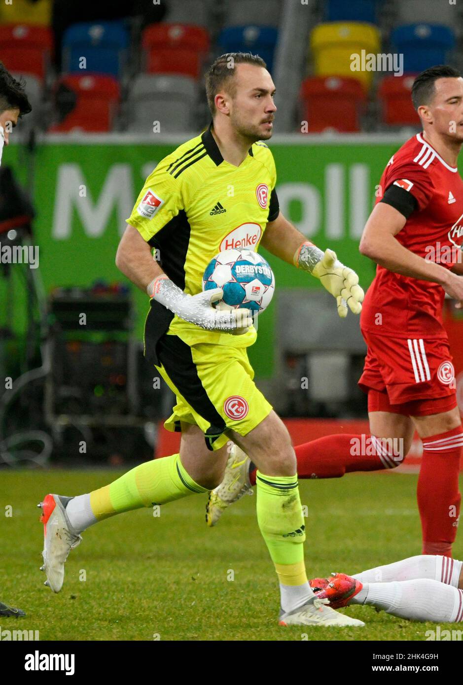 Merkur Spielarena Düsseldorf Deutschland 21,1.2022, Fußball: Bundesliga-Saison 2nd 2021/22, Spieltag 20. , Fortuna Düsseldorf (F95, rot) vs. 1.FC Nürnberg (FCN, weiß) - Florian Kastenmeier (F95) Stockfoto