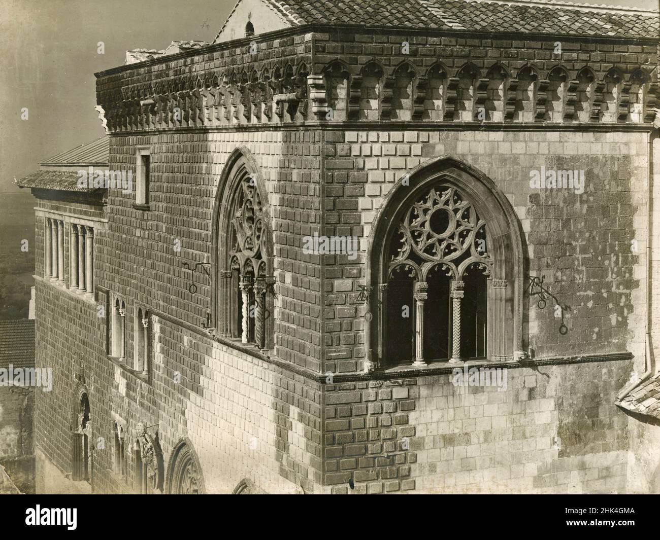 Trifora Fenster des Palazzo Vitelleschi, Tarquinia, Italien 1920s Stockfoto