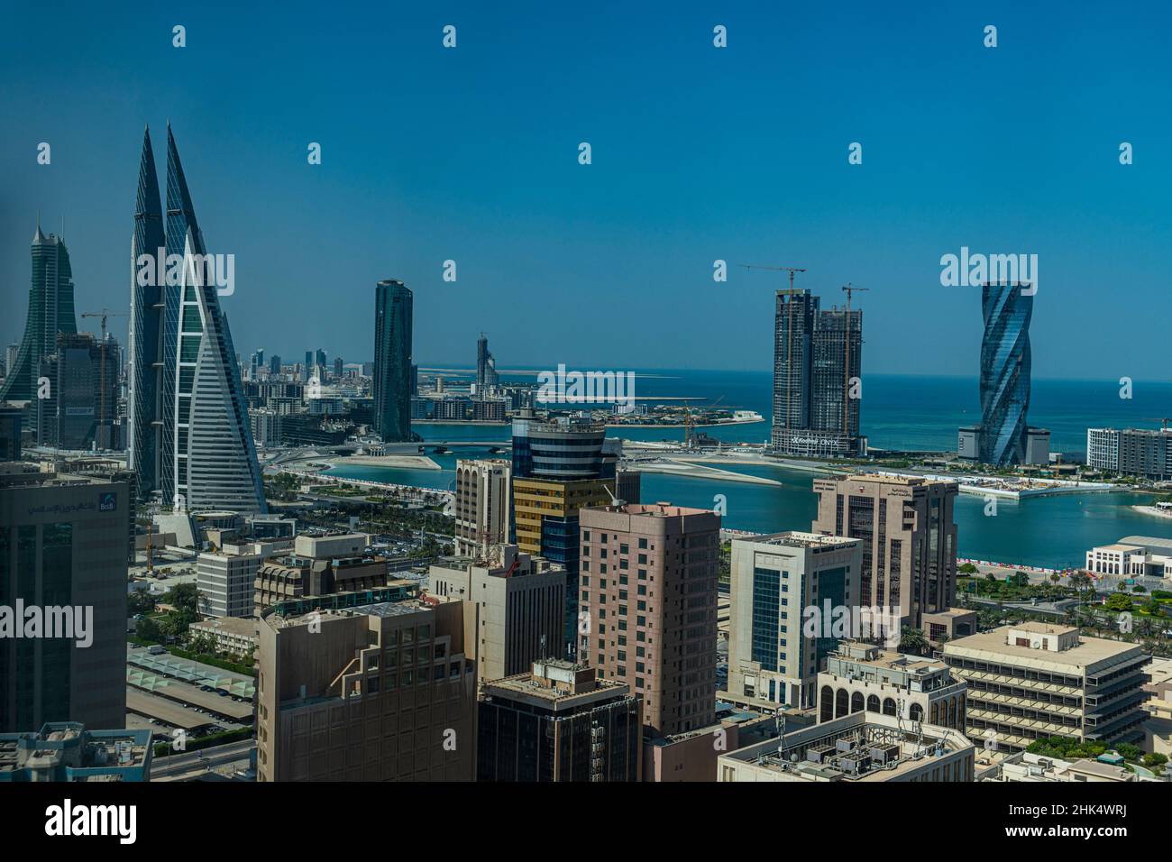 Blick auf die Hochhäuser und den United Tower, Manama, Königreich Bahrain, Naher Osten Stockfoto