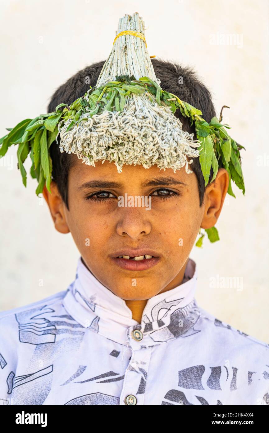Junger Junge aus dem Stamm der Qahtani Flower Men, Asir Mountains, Königreich Saudi-Arabien, Naher Osten Stockfoto