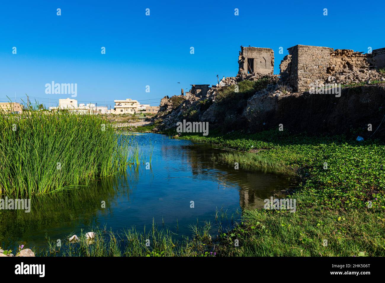 Verfallene Lehmziegelstrukturen im jemenitischen Stil, Mirbat, Salalah, Oman, Naher Osten Stockfoto