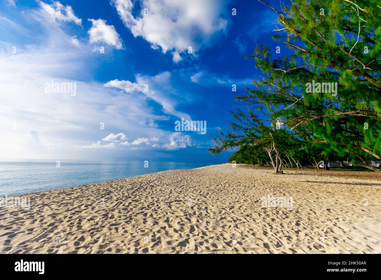Wunderschöner Blick auf den Strand auf die Turks- und Caicos-Inseln, den Atlantik und Zentralamerika Stockfoto
