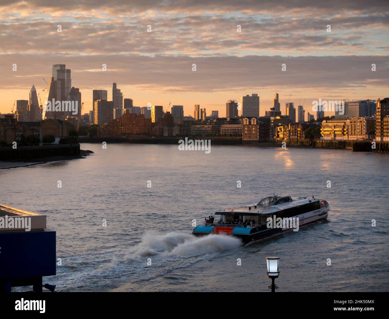 Skyline von London und Themse von Canary Wharf Clipper, London, England, Großbritannien, Europa Stockfoto