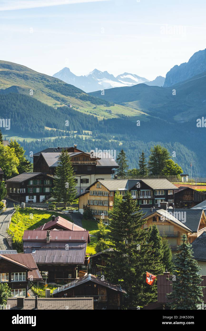 Traditionelles Chalet und Häuser im Alpendorf Murren im Sommer, Jungfrau Region, Kanton Bern, Schweizer Alpen, Schweiz, Europa Stockfoto