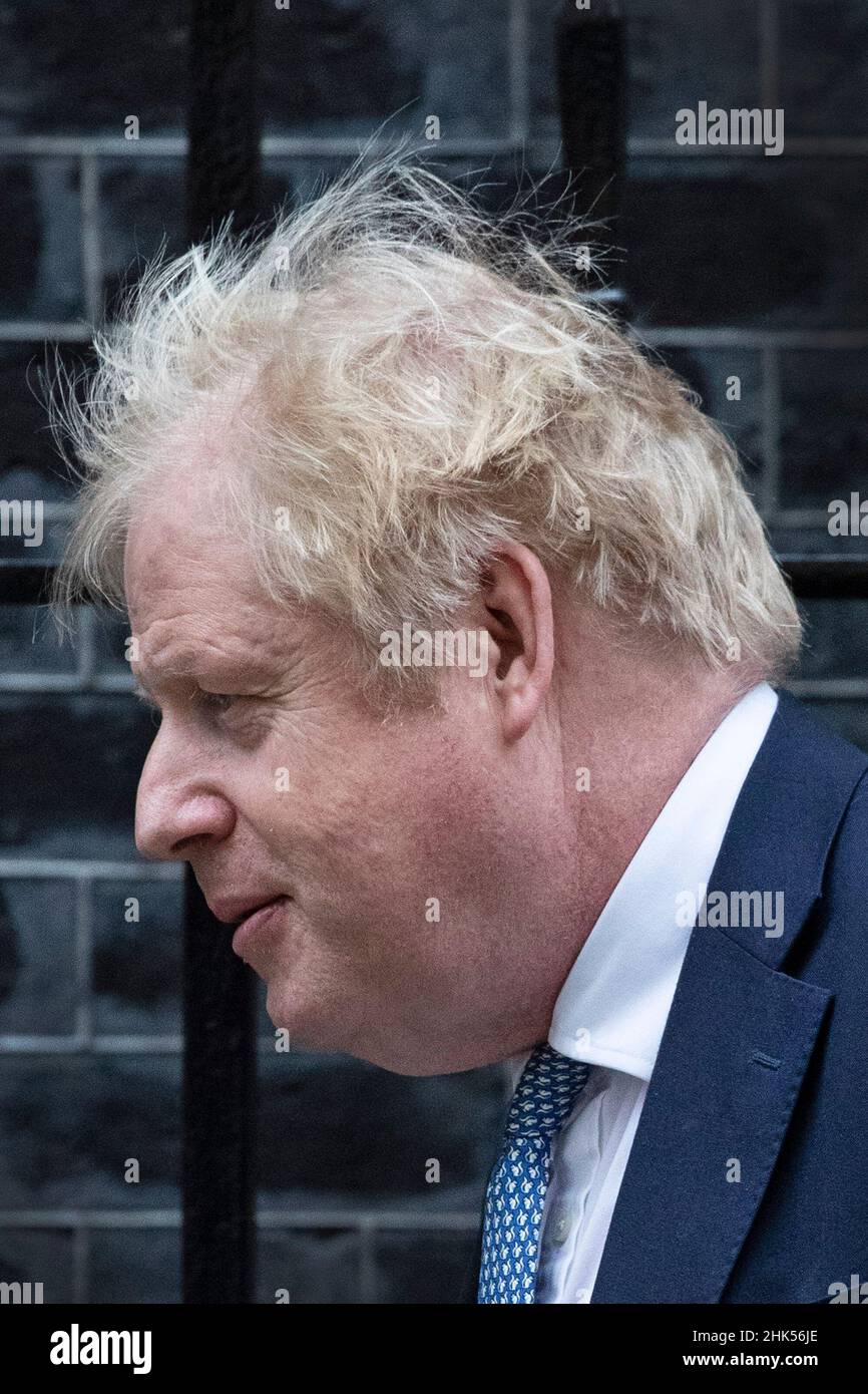 02/02/2022. London, Großbritannien. Premierminister Boris Johnson verlässt die Nummer 10, Downing Street, um das Parlamentsgebäude zu verlassen. Herr Johnson steht unter Druck Stockfoto