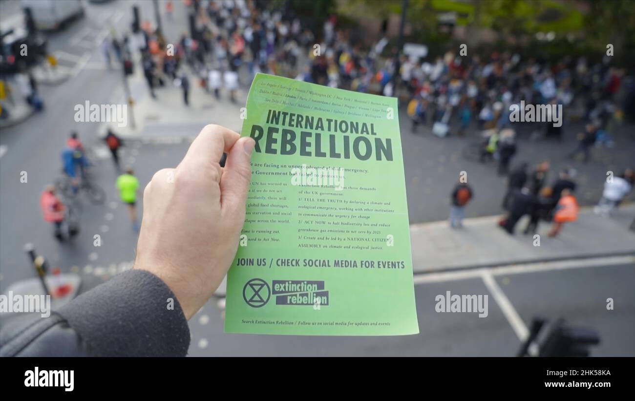 London, Großbritannien - 2019. Oktober: Flugblatt zur internationalen Rebellion in London. Aktion. Umweltdemonstration gegen den Klimawandel bei der Rebellion-Demonstration des Aussterbens Stockfoto