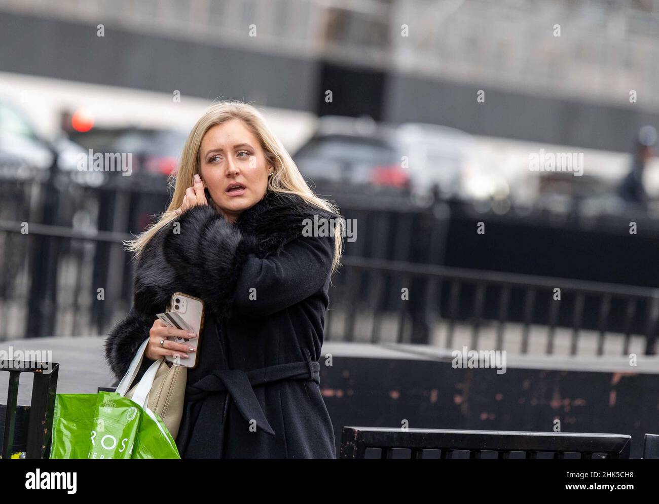 London, Großbritannien. Februar 2022. Katie Kate Amess, Schauspielerin und Model, älteste Tochter des verstorbenen Sir David Amess Parlamentsabgeordneten, kommt im Unterhaus zu einem Treffen mit Boris Johnson, Parlamentsabgeordneter, Premierminister, Credit: Ian Davidson/Alamy Live News Stockfoto