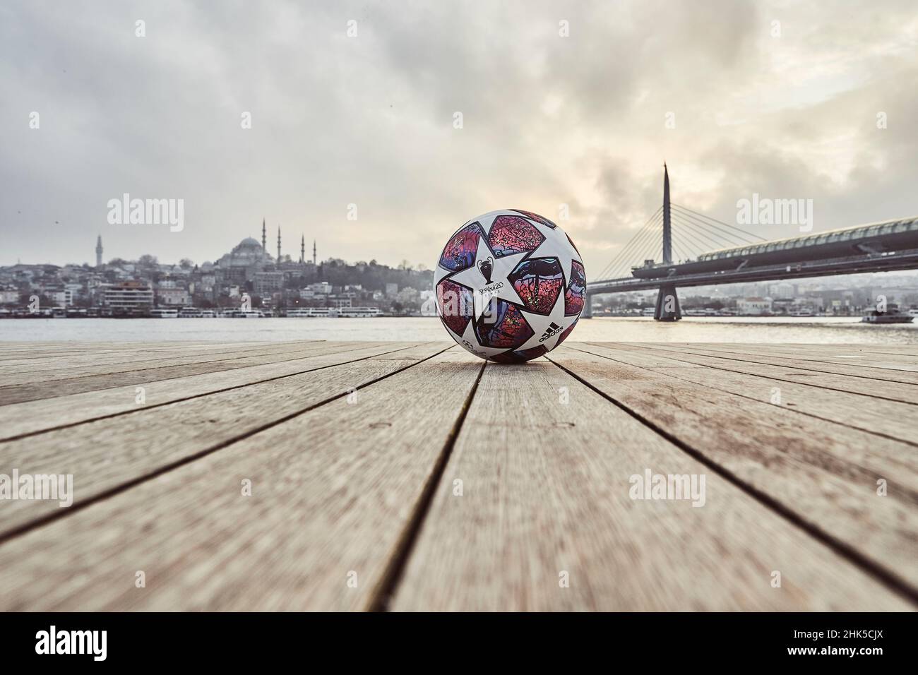 Fußball: Adidas-Finale, offizieller Spielball für die K.O.-Phase und das Finale der UEFA Champions League 2020 in Istanbul Stockfoto