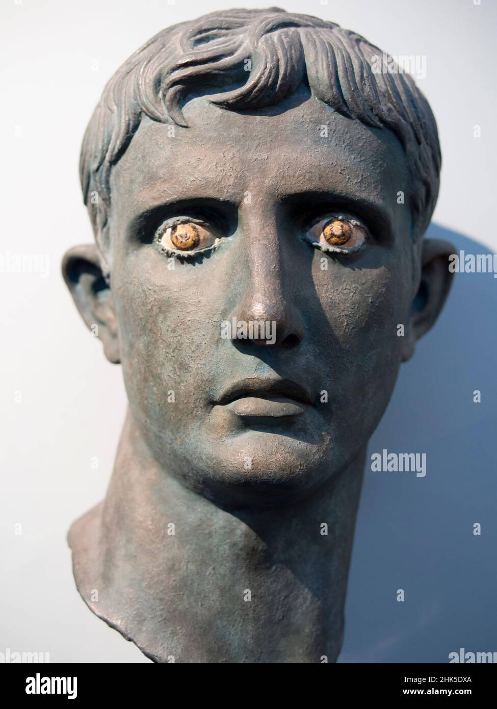 Bronzekopf des Kaiser Augustus aus Nubien. Das Ashmolean Museum beherbergt die riesigen Sammlungen von Kunst und Antiquitäten der Universität von OxfordÕs und war ein Museum Stockfoto