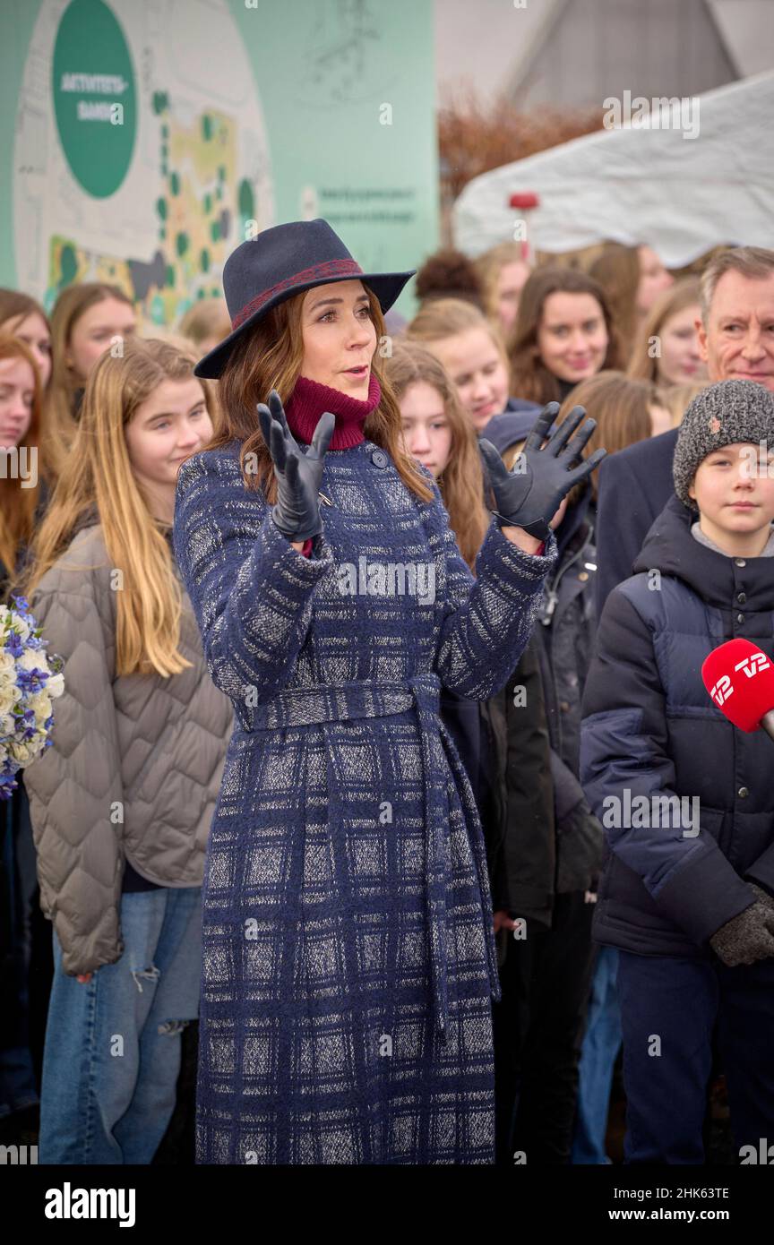 Kronprinzessin Mary besucht den Kopenhagener Zoo und macht am 02. Februar 2022 den ersten Spatenstich für „Mary's Australian Garden“ im Zoo in Kopenhagen, Dänemark. Im Kopenhagener Zoo feiert die Kronprinzessin 50th ihren Geburtstag mit einem Besuch der Tiere des Gartens, einem Geburtstagslied und nicht zuletzt mit dem ersten Spott für die neue große Anlage, die nach ihrer königlichen Hoheit benannt wird: Mary's Australian Garden. Bild: Kronprinzessin Mary Foto von Stefan Lindblom/Stella Picturs/ABACAPRESS.COM Stockfoto