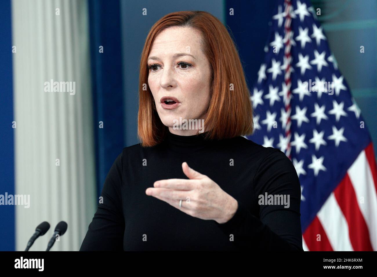 Jen Psaki, die Pressesprecherin des Weißen Hauses, spricht am 2. Februar 2022 bei einer täglichen Pressekonferenz im Brady Press Briefing Room des Weißen Hauses in Washington, DC.Quelle: Yuri Gripas/Pool via CNP /MediaPunch Stockfoto