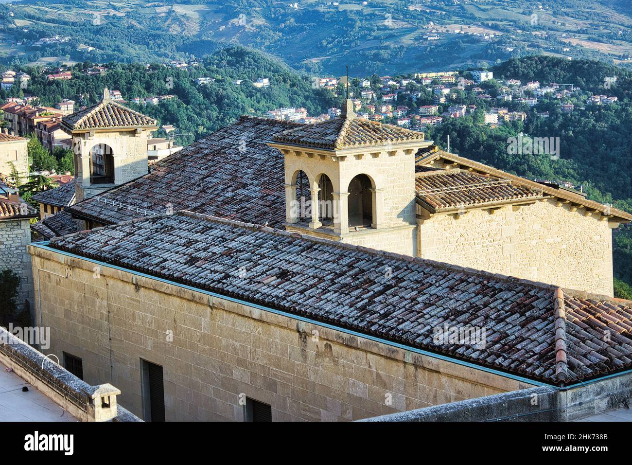 Einige Panoramaaussichten auf den schönen Stadtstaat San Marino, den kleinsten unabhängigen Staat Europas (Emilia Romagna, Italien) Stockfoto