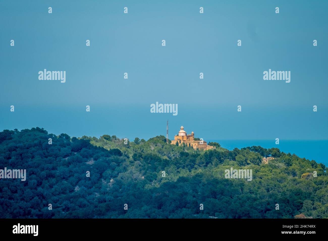 Luftaufnahme, Petra Stadtansicht, Kloster Santuari de Bonany am Puig de Bonany, Petra, Europa, Balearen, Spanien, Es, Heiligtum, Kapelle, Kirche Stockfoto