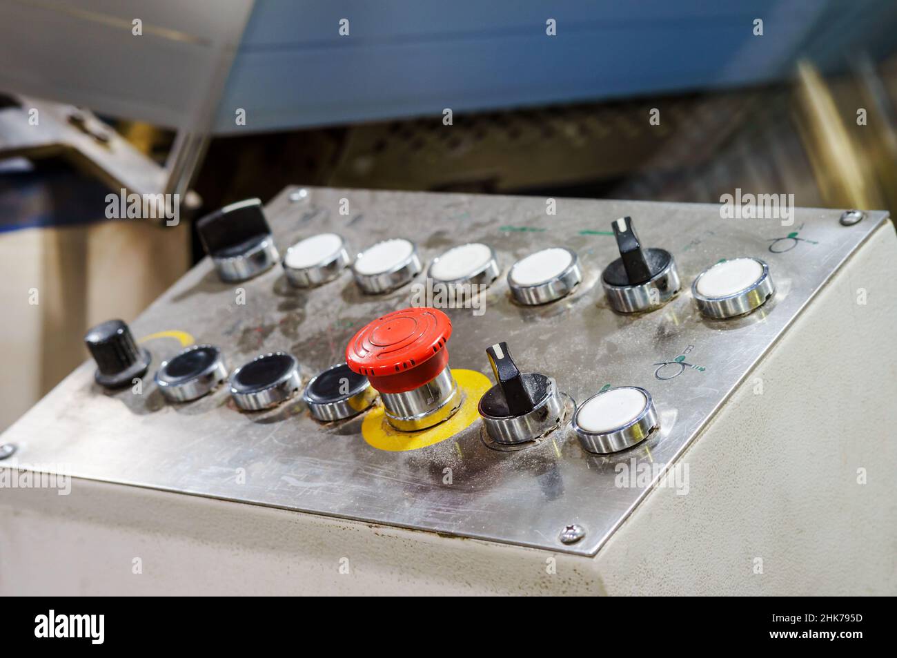 Produktionsmanagement-Panel. Steuereinheit für elektronische Geräte. Management von Anlagen in der Produktion. Stockfoto