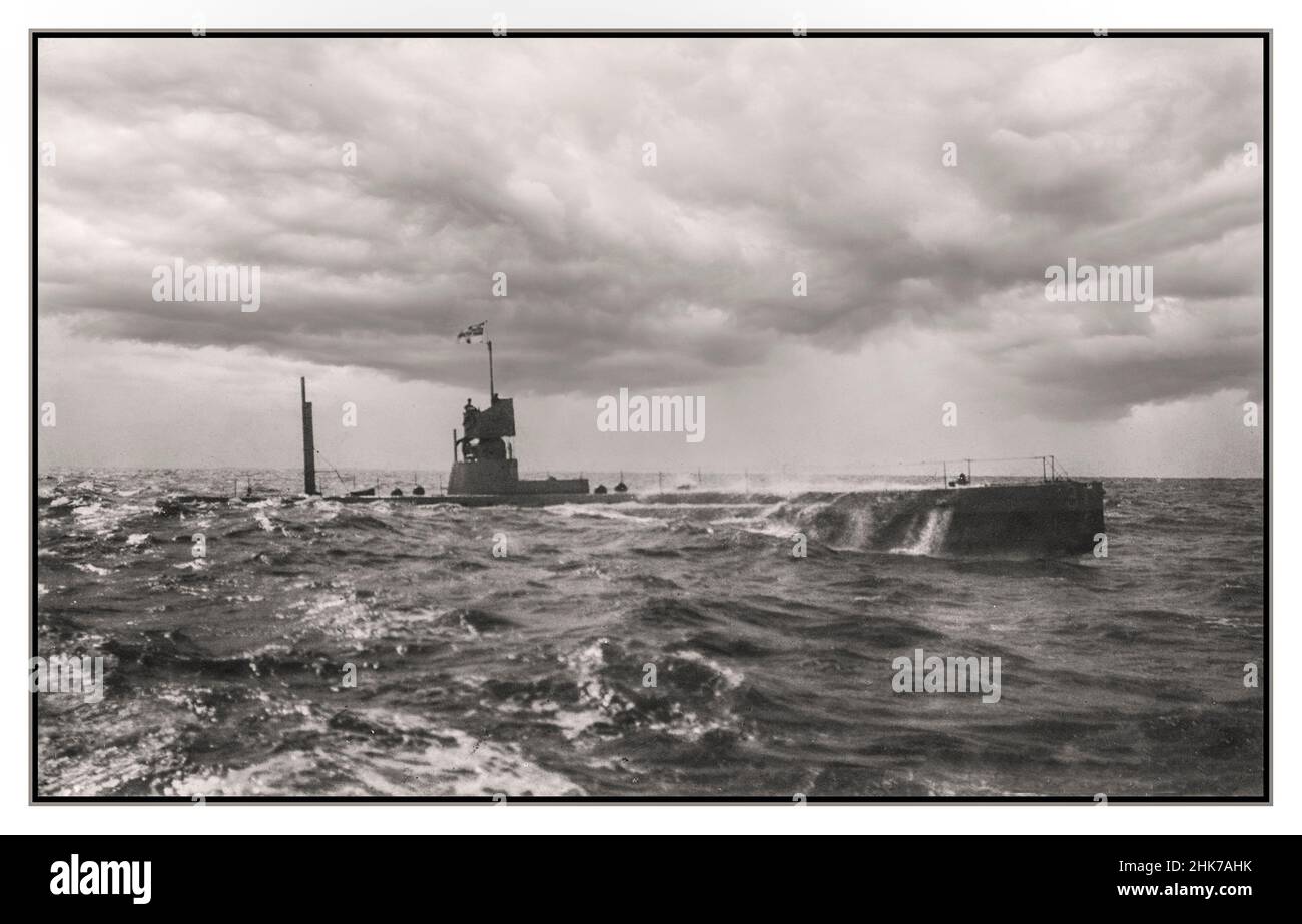 WW1 U-Boot der deutschen Kriegsmarine im Sturm auf der Oberfläche U-Boote des Unterseeboots waren von Deutschland betriebene U-Boote, insbesondere im Ersten und Zweiten Weltkrieg. Effiziente Flottenwaffen gegen feindliche Marine-Kriegsschiffe, wurden sie am effektivsten in einer wirtschaftlichen Kriegsführung Rolle die Durchsetzung einer Marine-Blockade gegen feindliche Schifffahrt verwendet.Weltkrieg 1 Untersee Boot Stockfoto