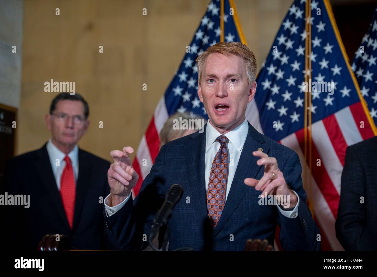 Der US-Senator James Lankford (Republikaner von Oklahoma) hält am Mittwoch, den 2. Februar 2022, im Russell Senate Office Building in Washington, DC, eine Rede zur Grenzpolitik von Biden Administrationâs USA und Mexiko. Kredit: Rod Lampey/CNP Stockfoto